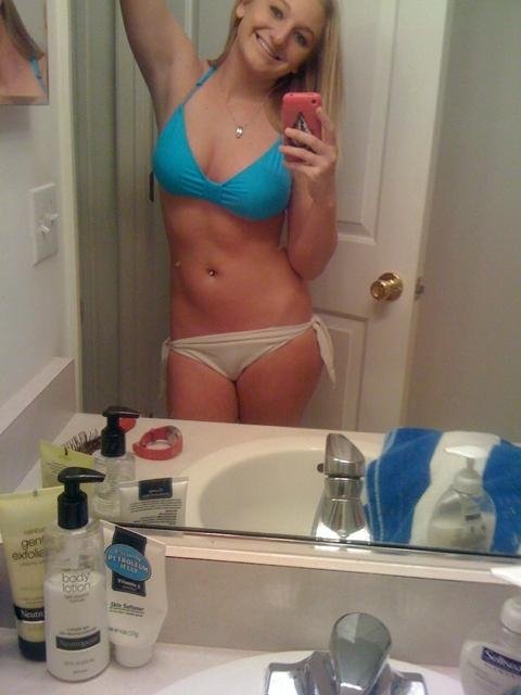 Chloe’s such a partier that I’m sure she won’t mind her bare titties being seen on the internet #haIIubrn