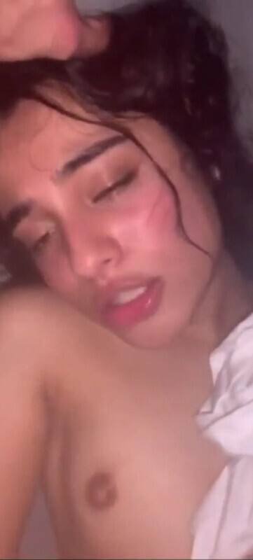 Hermosa mamando #4dNI4Xmu